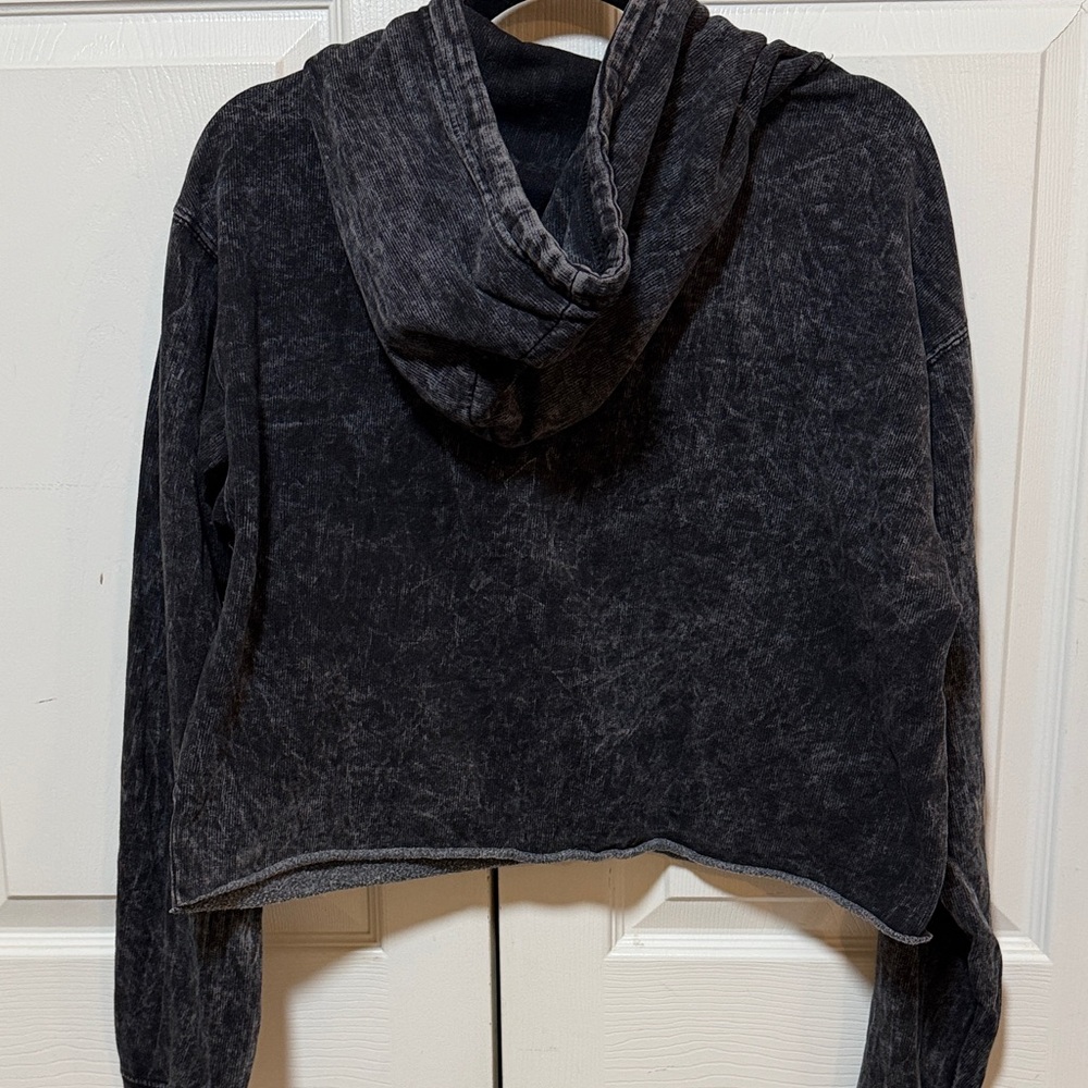 Polaroid Black Cropped Acid-Washed Hoodie with Rainbow Stripe Logo. Size Large - Picture 7 of 8